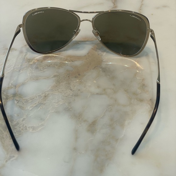 Chanel Gold Mirror Aviator Sunglasses. Excellent like new condition. - Picture 10 of 12